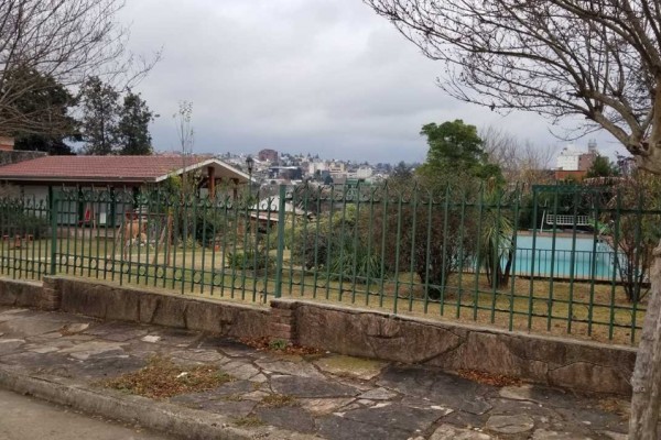 Oportunidad casona con amplio terreno ideal para subdividir 