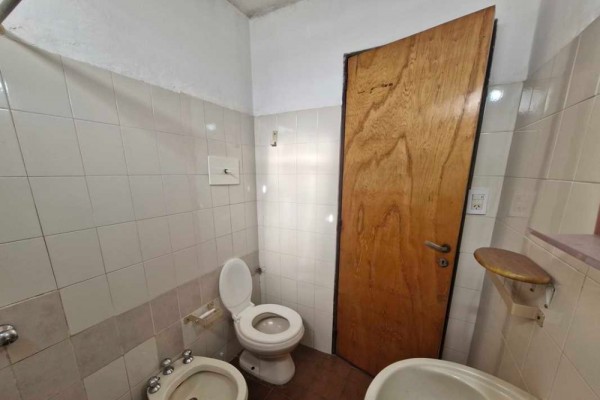 OPORTUNIDAD 1 dormitorio, cocina comedor, 1 baño, patio, cochera B° Santa Rita