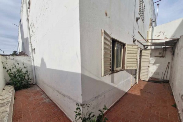 OPORTUNIDAD 1 dormitorio, cocina comedor, 1 baño, patio, cochera B° Santa Rita
