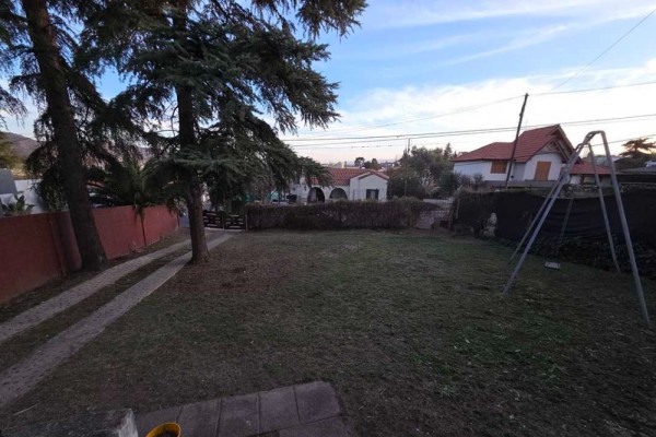 Casa de 2 dor con Hermoso departamento independiente en calle Alsina