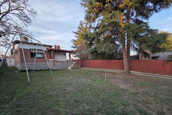Casa de 2 dor con Hermoso departamento independiente en calle Alsina