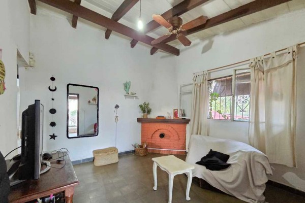 Casa de 2 dor con Hermoso departamento independiente en calle Alsina