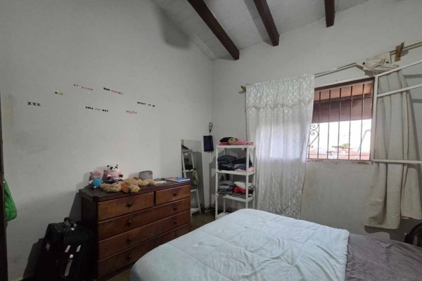 Casa de 2 dor con Hermoso departamento independiente en calle Alsina