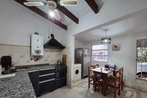 Casa de 2 dor con Hermoso departamento independiente en calle Alsina