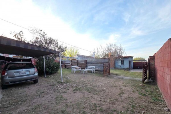 Casa de 2 dor con Hermoso departamento independiente en calle Alsina