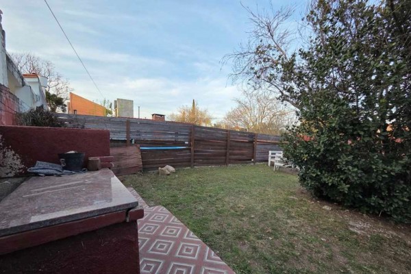 Casa de 2 dor con Hermoso departamento independiente en calle Alsina