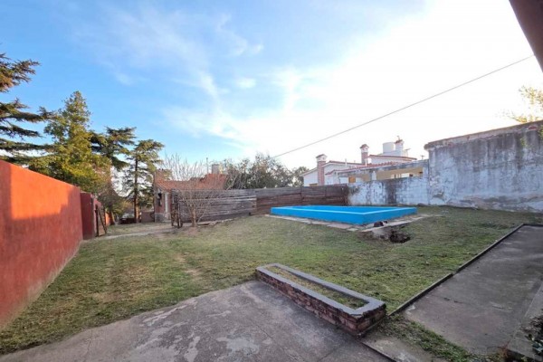 Casa de 2 dor con Hermoso departamento independiente en calle Alsina