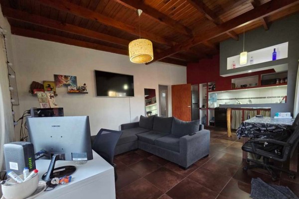 Casa de 2 dor con Hermoso departamento independiente en calle Alsina