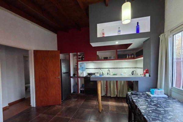 Casa de 2 dor con Hermoso departamento independiente en calle Alsina