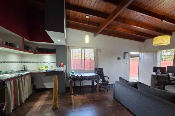 Casa de 2 dor con Hermoso departamento independiente en calle Alsina