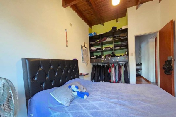 Casa de 2 dor con Hermoso departamento independiente en calle Alsina