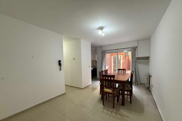DEPARTAMENTO DE UN DORMITORIO CON COCHERA Y PATIO PROPIO - EDIFICIO TORRE SERENA 