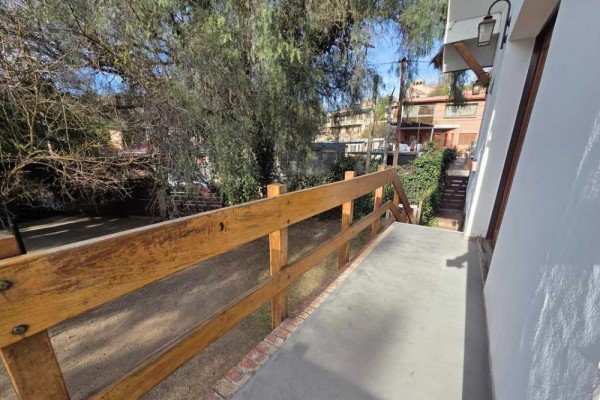 Hermosa casa en 3 plantas B° Las Vertientes 2 dormitorios con pileta y hermosa vista