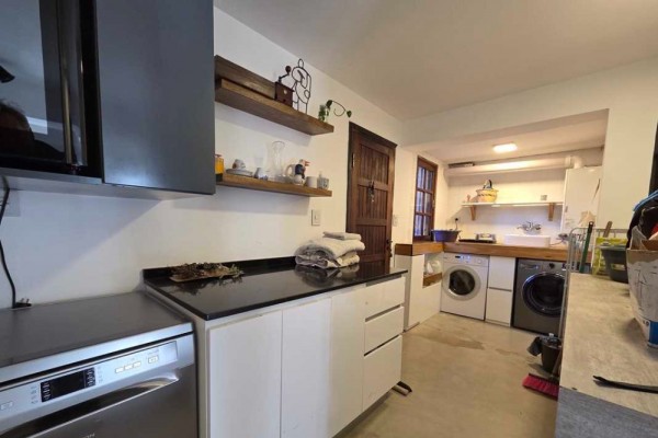 Hermosa casa en 3 plantas B° Las Vertientes 2 dormitorios con pileta y hermosa vista