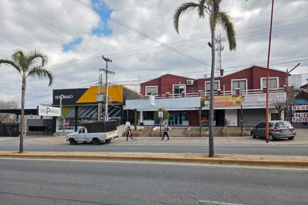 Oportunidad, edificio con 4 locales y 5 despartamentos venta en bloque 