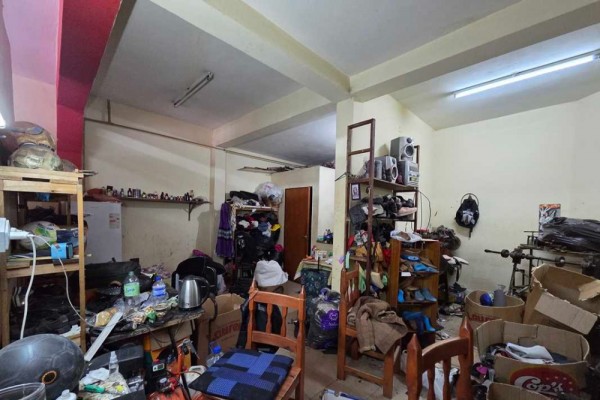 Oportunidad, edificio con 4 locales y 5 despartamentos venta en bloque 