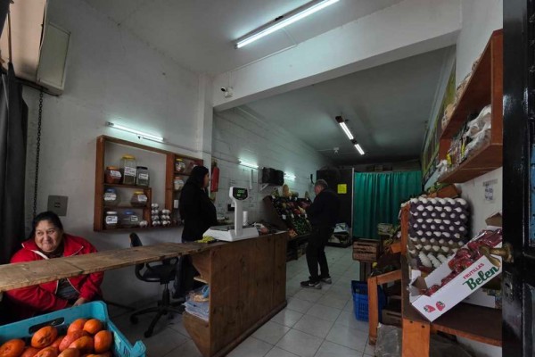 Oportunidad, edificio con 4 locales y 5 despartamentos venta en bloque 