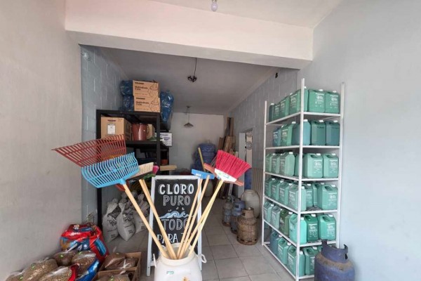 Oportunidad, edificio con 4 locales y 5 despartamentos venta en bloque 