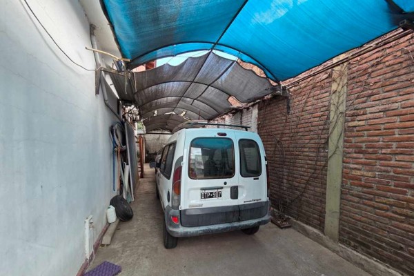 Oportunidad, edificio con 4 locales y 5 despartamentos venta en bloque 