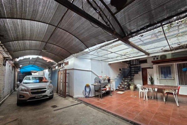 Oportunidad, edificio con 4 locales y 5 despartamentos venta en bloque 