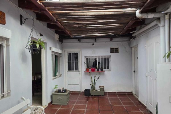 Oportunidad, edificio con 4 locales y 5 despartamentos venta en bloque 