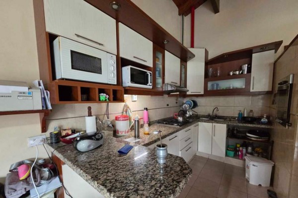 Oportunidad, edificio con 4 locales y 5 despartamentos venta en bloque 