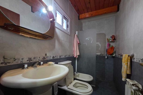 Oportunidad, edificio con 4 locales y 5 despartamentos venta en bloque 