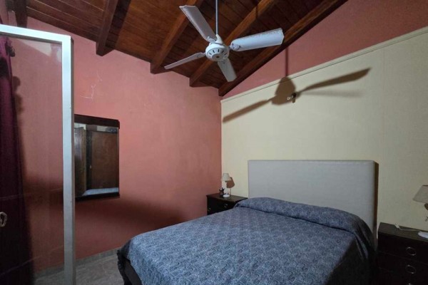 Oportunidad, edificio con 4 locales y 5 despartamentos venta en bloque 