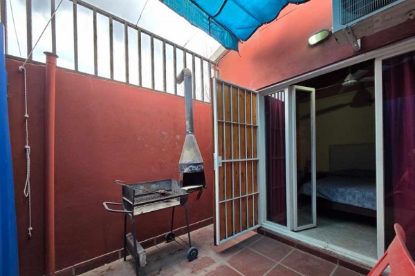 Oportunidad, edificio con 4 locales y 5 despartamentos venta en bloque 