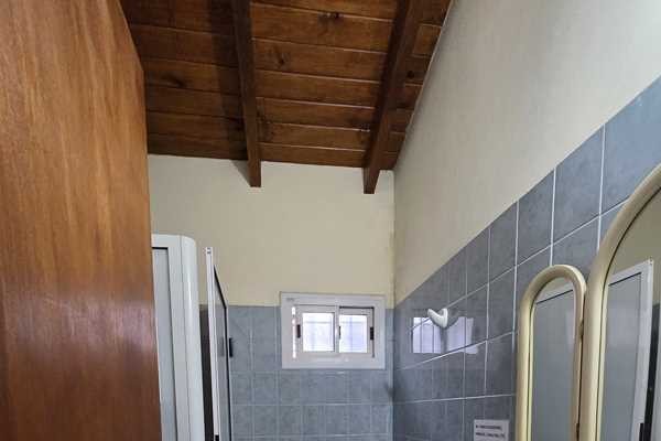 Oportunidad, edificio con 4 locales y 5 despartamentos venta en bloque 