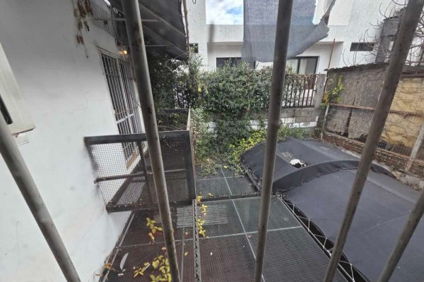 Oportunidad, edificio con 4 locales y 5 despartamentos venta en bloque 