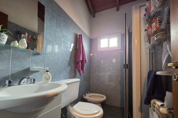 Oportunidad, edificio con 4 locales y 5 despartamentos venta en bloque 