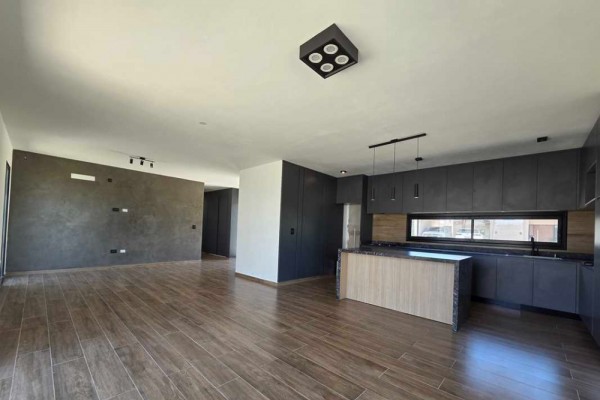 Hermosa casa de categoría Tejas 4 Malagueño 3 dormitorios con pileta excelente Renta