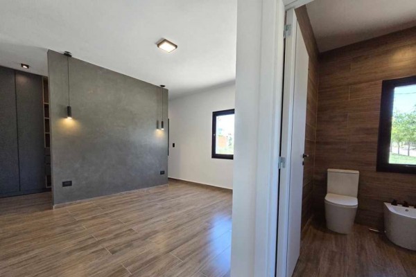 Hermosa casa de categoría Tejas 4 Malagueño 3 dormitorios con pileta excelente Renta