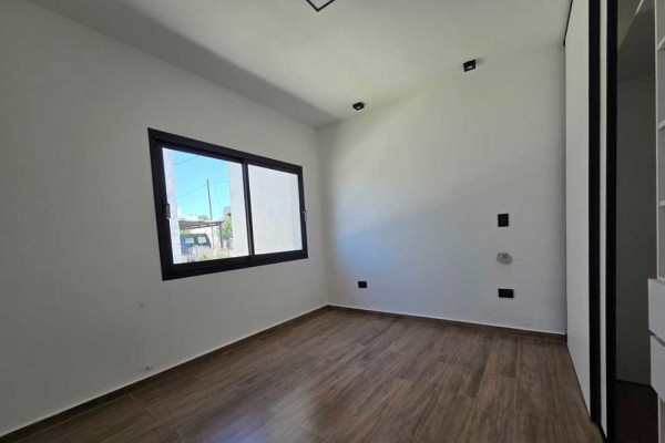 Hermosa casa de categoría Tejas 4 Malagueño 3 dormitorios con pileta excelente Renta