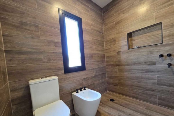 Hermosa casa de categoría Tejas 4 Malagueño 3 dormitorios con pileta excelente Renta