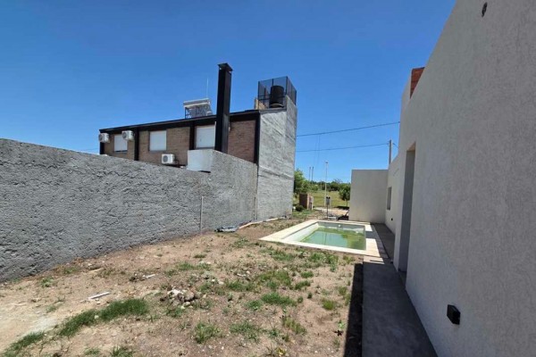 Hermosa casa de categoría Tejas 4 Malagueño 3 dormitorios con pileta excelente Renta