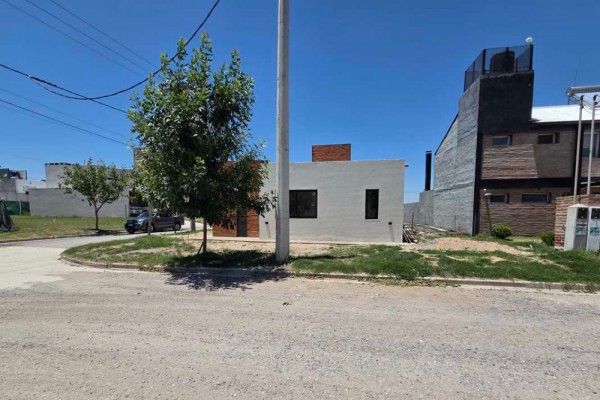 Hermosa casa de categoría Tejas 4 Malagueño 3 dormitorios con pileta excelente Renta