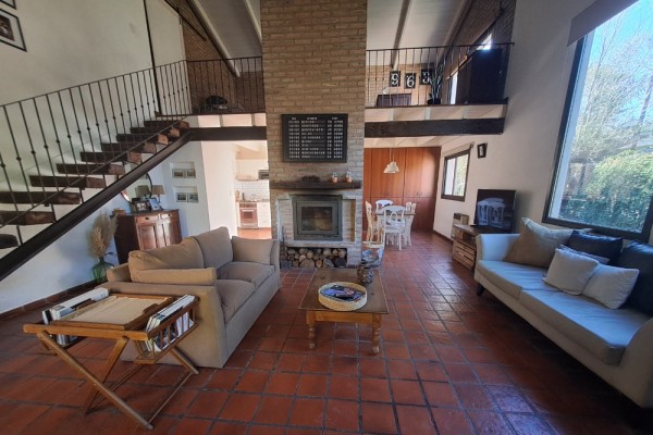 Hermosa Casa de 3 dormitorios en Villa del Lago. 1080 m2 de terreno 