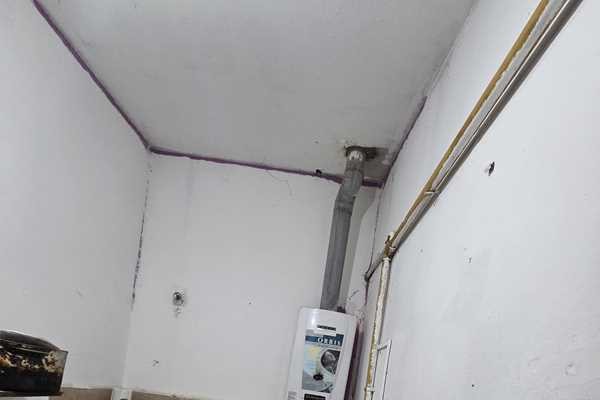 HOPORTUNIDAD - Complejo Local comercial, y 2 departamentos sobre Av. Los Sauces
