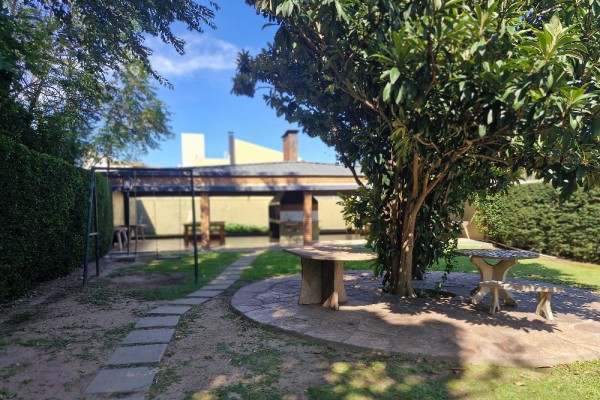 Hermoso Departamento 2 dormitorios con amplia cochera - Edificio Bamba