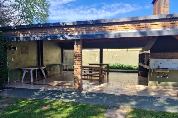 Hermoso Departamento 2 dormitorios con amplia cochera - Edificio Bamba