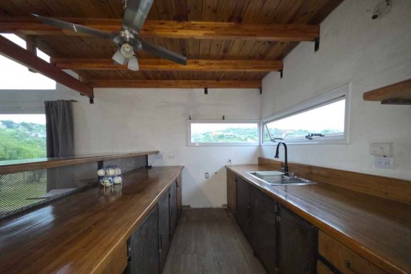 Estancia Vieja, 3 habitaciones, 1 baño, amplia cocina estar comedor, amplio parque