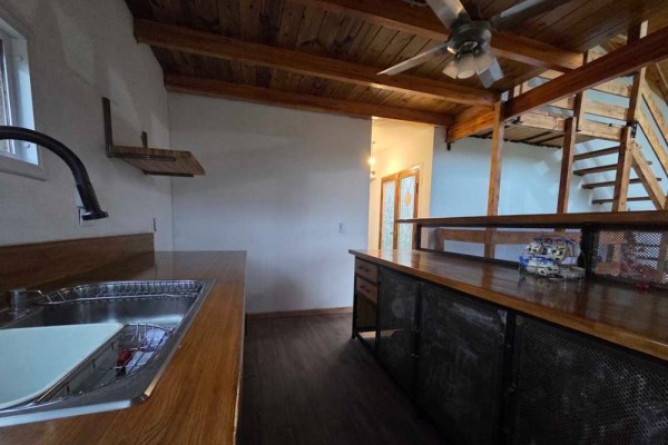 Estancia Vieja, 3 habitaciones, 1 baño, amplia cocina estar comedor, amplio parque