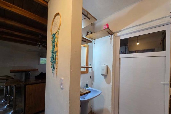 Estancia Vieja, 3 habitaciones, 1 baño, amplia cocina estar comedor, amplio parque