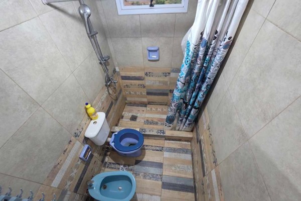 Estancia Vieja, 3 habitaciones, 1 baño, amplia cocina estar comedor, amplio parque