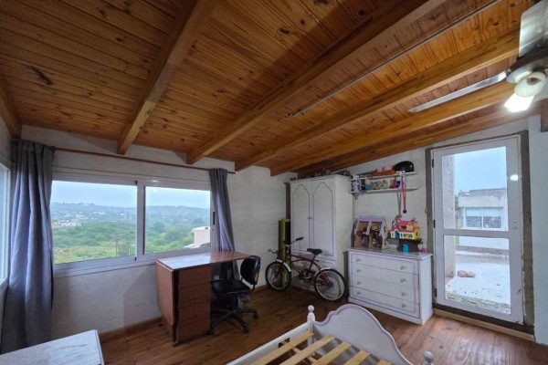 Estancia Vieja, 3 habitaciones, 1 baño, amplia cocina estar comedor, amplio parque