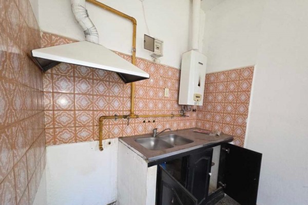 Oportunidad para reciclar - 2 casas y un Departamento, sobre Av Los Sauces 