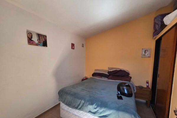 Oportunidad para reciclar - 2 casas y un Departamento, sobre Av Los Sauces 