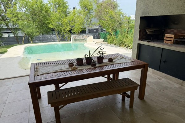 HERMOSA CASA 3 DORMITORIOS - BARRIO PRIVADO